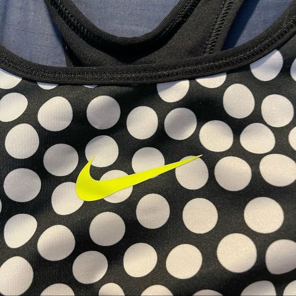 ✨Black and White Nike Dri-fit Polkadot Sports Bra ✨ - Picture 3 of 7